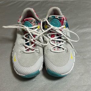 Nike Women’s Free Metcon 4 Training Shoes in Color Photon Dust, Size 8.